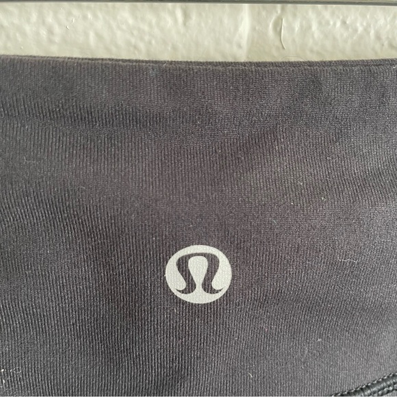 Lululemon Capris Sz 4 Black - Picture 3 of 4